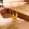 Loja de Ouro Mesmo Estilo Banhado a Ouro Gelo Triturado Trevo de Quatro Folhas Cabacinha Colar para Mulheres, Versátil e Elegante, Borboleta em Forma de Coração Corrente de Clavícula Joia