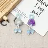 Accesorio popular de TikTok con colgante de flor de ciruelo pequeña que cambia de color, llavero hecho a mano con tallado fino, pulsera, collar