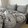 Juego de cuatro piezas de algodón jacquard teñido en hilo suave y arrugado, amigable con la piel, suave, estampado floral vintage, sábanas y ropa de cama lavadas