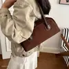 Bolsa de boliche, bolsa de ombro, bolsa versátil de nicho feminina para outono, casual, para o dia a dia, bolsa de ombro estilo retrô novo, moda 2026