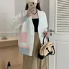 Suéter de pelo sintético estilo francês com bolsos de cor contrastante, um novo cardigã de tricô de caimento solto outono/inverno para mulheres
