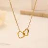 Colar Casual e Exquisito de Nicho Acessível de Luxo Colar com Pingente de Coração Pequeno Corrente Clavicular de Aço Titânio Banhado a Ouro 18K que Não Desbota para Mulheres