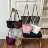 Bolsa bucket de cor sólida para mulheres, bolsa tote minimalista de nicho coreano, grande capacidade, leve, moderna e versátil bolsa de ombro