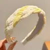 Diadema de Nuevo Estilo 2026 con Diseño de Corona Alta, Elegante Pasador de Perlas Artificiales, Diadema de Lujo Ligero Inspirada en Chanel para Uso Diario con Dientes