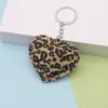 Chaveiro de Couro Sintético com Estampa de Leopardo e Coração para Casal Europeu e Americano Novo, Pingente de Coração de Pêssego para Carro, Pingente para Bolsa, Acessórios, Venda por Atacado