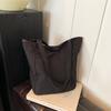 Bolso de moda de gran capacidad para ocio 2024 nuevo bolso de maquillaje para salir popular este año bolso de hombro tipo tote para ir al trabajo