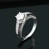 Anel de dedo geométrico de metal gravado com diamante colorido de personalidade europeia e americana transfronteiriço anel de casal de temperamento de nicho em estoque
