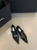 Zapatos Planos de Punta Fina para Mujer con Tacón Cuadrado, Estilo Nuevo Primavera 2024, Delgados, Usables, Calzado de Piel para Mujer con Tacón Medio-Bajo