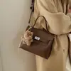 Bolsa Transversal Feminina Modelo Novo 2026, Bolsa de Mão Kelly Vintage de Grande Capacidade, Bolsa Quadrada Pequena de Ombro de Alta Qualidade