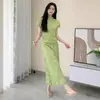 Conjunto de Duas Peças Issey Miyake, Elegante Feminino de Alta Qualidade Cor Sólida Gradiente Chique Versátil Camiseta de Manga Curta e Saia