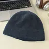 Novo gorro de tricô oversized para mulheres, projetado para fazer o rosto parecer menor, adequado para uso ao ar livre, versátil, quente e disponível em cores lisas. Versão masculina também disponível, com opções de impressão de logotipo