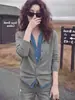 Cardigã de malha cáqui falso de duas peças com mangas compridas, único e bonito, top fotogênico, design de outono feminino, moda de nicho