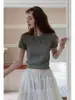 Miu Suéter de Punto de Lana con Cuello Polo de Manga Corta Gris Verano Nuevo Top Corto Retro con Hombro Retorcido para Mujer