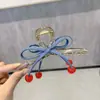 Pinza para el pelo con lazo de cereza estilo coreano para mujer 2025 Nuevo Clip de torsión de alta gama Pinza de tiburón para moño recogido Pasador de pelo