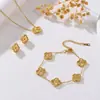 Ventas Directas de Fábrica Más Vendido Acero Inoxidable Chapado en Oro Trébol de Cuatro Hojas Juego de Tres Piezas Collar Pulsera Pendientes Diseño de Planta Flor