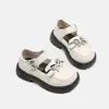 Zapatos Casuales para Niños con Suelas Suaves, Antideslizantes, Zapatos de Cuero de Moda para Niñas Mayores, Nuevo Diseño de Mariposa Moda Primavera y Otoño 2026