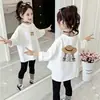 Camiseta Manga Longa Estampa Fofa Outono Início Algodão Puro 2026 Nova Estilosa Fashionável Crianças Médio e Grande Gola Redonda Camiseta Base