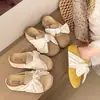 Pantuflas ligeras, transpirables y estables para mujer, diseño de moda y popular 2026, realzando un look sofisticado, con un ajuste ceñido y cobertura para los dedos del pie