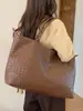 Bolsa Tote Elegante Versátil Estilosa de Grande Capacidade para Mulheres 2026 Novo Modelo Alta Estética Leve Nicho para o Dia a Dia Bolsa de Ombro
