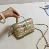 2026 bolso de hombro cruzado casual de moda diseño de nicho bolsa cuadrada pequeña texturizada otoño nuevo elegante bolso para mujer