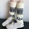Calcetines de Punto Gruesos y Cálidos en Colores Maillard para Otoño e Invierno, Estilo Fair Isle, Calcetines Slouch de Tubo Medio, Protectores de Pantorrilla Blancos