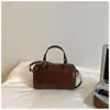 Nuevo bolso de boliche para principios de otoño de 2026, elegante y de buena apariencia, de un solo hombro, cruzado, bolso de mano, moderno bolso Boston tipo almohada
