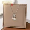 Colar de borla de diamante com esmalte de gota de luxo leve estilo francês microincrustado para mulheres, corrente de clavícula doce de dopamina da moda de alta qualidade