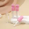 Novo tubo de gloss com tubo longo redondo em formato de coração e fivela para pendurar, ferramenta dispensadora de tubo de lip glaze, material de embalagem cosmética, tubo de gloss vazio