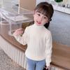 Camisa de base de suéter para meninas primavera e outono, cor de arroz glutinoso macio, camisa de malha interna de gola alta para bebês, outono e inverno, suéter infantil