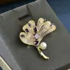 Broche Personalizado de Alto Nivel Estilo Francés Hoja de Ginkgo Morado Perla para Mujer, Elegante y Versátil, Adecuado para Abrigos y Trajes de Otoño e Invierno, Transfronterizo