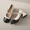 Sapatos de salto alto com salto grosso estilo Chanel combinados com sapatos Mary Jane, vestido feminino de um ombro com couro envernizado para a noite em prata, estilo vintage francês