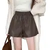 Shorts de piel sintética para mujer, nuevo estilo otoño 2026, con una paleta de colores Maillard, diseño de cintura alta, efecto adelgazante, cordón versátil y pantalones casuales de pierna ancha.