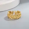Anillo Popular Rico Flor Dorada Pequeña de Xiaohongshu 2025 Nuevo Estilo Antiguo Industria Pesada Brillante Flor de Osmanthus con Diamantes Completos