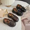 Zapatos de piel estilo británico para niñas 2025 primavera y otoño nuevos Mary Jane de suela blanda zapatos casuales de princesa para niños de suela gruesa