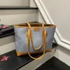 Bolsa Tote Elegante de Grande Capacidade, Nova Coleção Outono/Inverno 2025, Costura em Cor Contrastante, Textura Simples, para Usar na Axila ou no Ombro, Bolsa Feminina