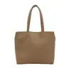 Nueva bolsa de mano grande para commuters transfronterizos para mujer, bolso de hombro casual de cuero suave, bolso simple estilo coreano para mamá