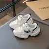 Tênis Infantis 2025 Verão Novo Estilo Tênis Meninas Sola Macia Moda Sapatos Casuais Meninos Antiderrapantes Sapatos de Corrida