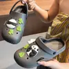 Sapatos com furos bolsa feminina cabeça chinelos de casa antiderrapantes banheiro chuveiro chinelos de verão sola macia leve podem ser usados fora chinelos masculinos