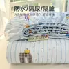 2026 Nuevo Modelo Sábana Impermeable de Gasa de Doble Capa Resistente a las Arrugas Barrera contra la Orina de Gasa Transpirable Cubierta de Cama Sábana Antideslizante Cubierta de Polvo para Colchón
