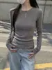 Camiseta básica de manga larga versátil de color liso para mujer, adecuada para primavera, otoño e invierno, corte ajustado para figuras petite, con forro polar añadido