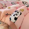 Conjunto de Roupa de Cama de Leite Fleece Estampado de Quatro Peças para Outono e Inverno Lençol de Elástico Quente Espessado Estilo Conjunto de Três Peças para Dormitório de Estudante Roupa de Cama Fofa