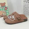 Nova Garrafa de Perfume Versátil Camélia Slip-On Mules Doces e Frescas de Bico Fechado Planas Calçados Femininos Birkenstock