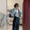 Novedades de otoño: atuendos chic y versátiles para chicas petite, con un estilo dulce y sofisticado, un top de punto y un suéter de manga murciélago