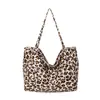 2026 Nuevo Bolso Tote Estilo Coreano Estampado de Leopardo para Mujer de Gran Capacidad Bolso de Hombro Único de Gamuza Versátil para Viajar de Compras Bolsa de Tela