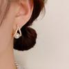 Moda 2024 Nueva Lujo Ligero Alto Sentido Triángulo de Diamantes Completos Hebilla de Oreja de Perla Pendientes Femeninos Nicho Diseño Simple