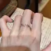 Anillo Abierto Forma de Ala con Perla y Circonita, Lujo Ligero, Sensación de Alta Gama, Diseño Elegante y Versátil, Joyería Elegante