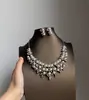 Colar de Pérolas em Camadas com Diamantes, Vestido de Gala Luxuoso, Corrente para Clavícula, Brincos, Conjunto Exquisito para o Banquete de uma Dama Nobre