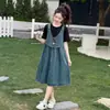 Conjunto de Verão Duas Peças para Meninas, Nova Moda Estilo Chinês, Camiseta Curta que Cobre a Barriga, Vestido Jeans Falso Duas Peças