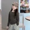 Camiseta interior ligera de fibra proteica para niños ~ top de estilo coreano ajustado para niñas, suave y cómoda con una sensación como de nube, con cuello redondo y estampado de letras
