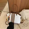 Bolso de Mano de Alta Gama para Mujer Primavera 2026 Nueva Moda Nicho Súper Popular para el Trabajo Hombro Único Cruzado Bolso Cubo